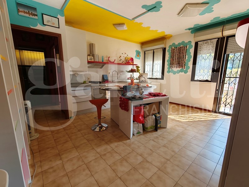 Trilocale in Vendita a Bologna, 205'000&euro;, 73 m², con Box