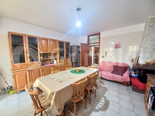 Quadrilocale in Vendita a Ugento, 99'000&euro;, 118 m², arredato, con Box