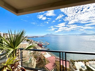 Quadrilocale in Affitto a Napoli, 7'000&euro;, 180 m²