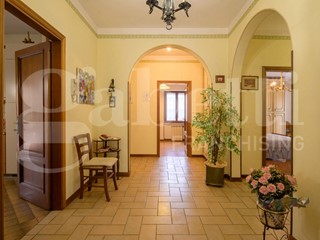 Appartamento in Vendita a Gubbio, 180'000&euro;, 120 m², con Box