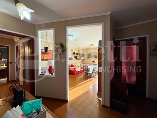 Appartamento in Vendita a Bra, 115'000&euro;, 110 m², con Box