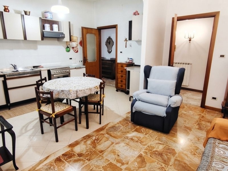 Quadrilocale in Vendita a Imperia, zona Oneglia, 250'000&euro;, 100 m², con Box