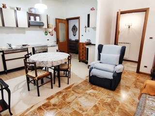 Quadrilocale in Vendita a Imperia, zona Oneglia, 250'000&euro;, 100 m², con Box