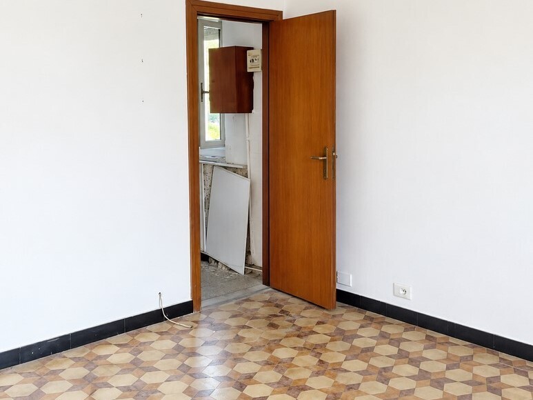 Quadrilocale in Vendita a Genova, 25'075&euro;, 101 m²