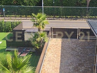 Appartamento in Vendita a Peschiera del Garda, 700'000&euro;, 129 m², con Box