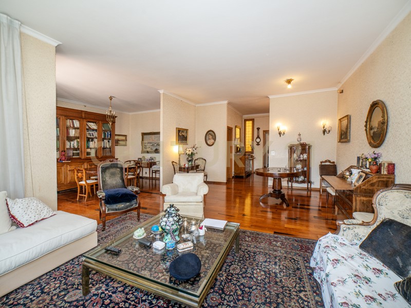 Appartamento in Vendita a Roma, 635'000&euro;, 154 m², con Box