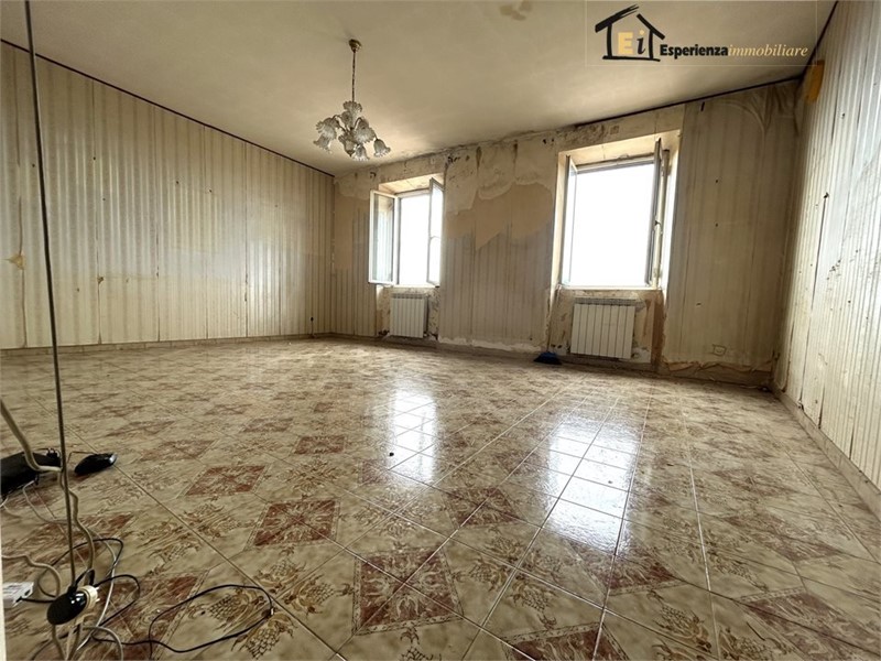 Trilocale in Vendita a Cantalupo in Sabina, 50'000&euro;, 100 m²