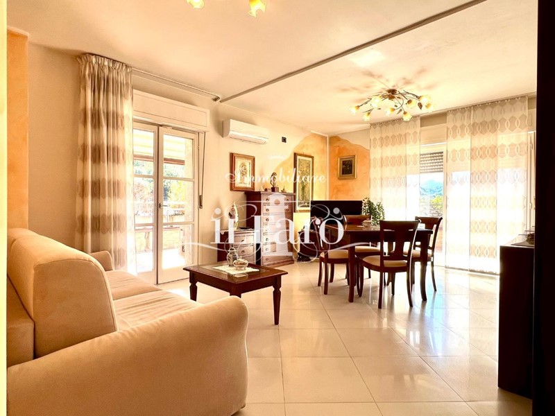 Appartamento in Vendita a Aulla, 195'000&euro;, 110 m², arredato, con Box