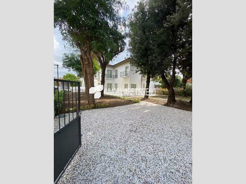 Trilocale in Vendita a Massa, zona Marina di Massa, 330'000&euro;, 72 m², arredato