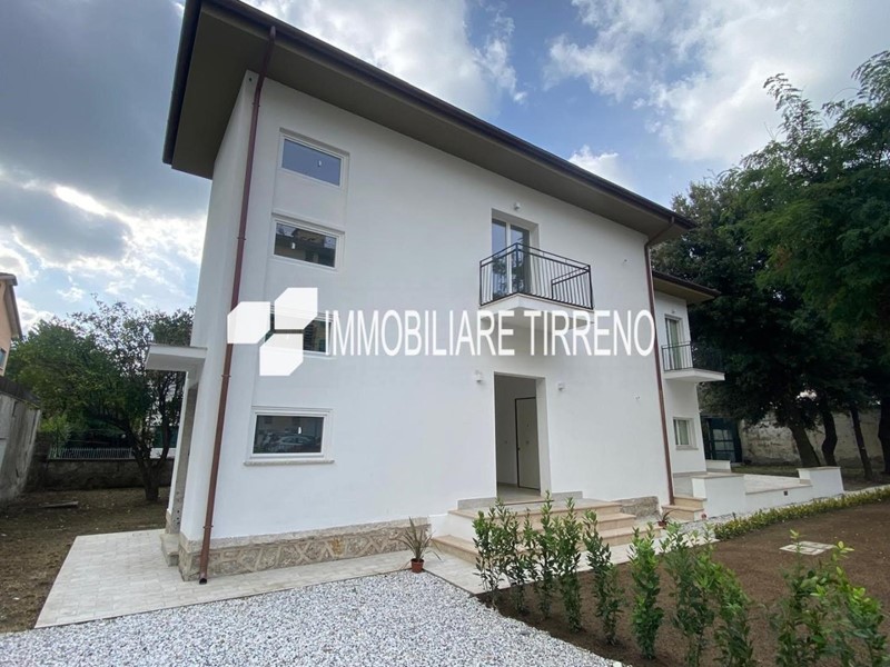 Trilocale in Vendita a Massa, zona Marina di Massa, 370'000&euro;, 90 m², arredato