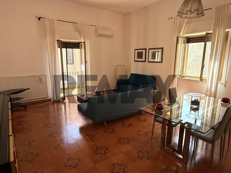 Appartamento in Affitto a Palermo, 900&euro;, 129 m²