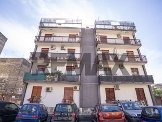 Quadrilocale in Vendita a Catania, 195'000&euro;, 138 m²