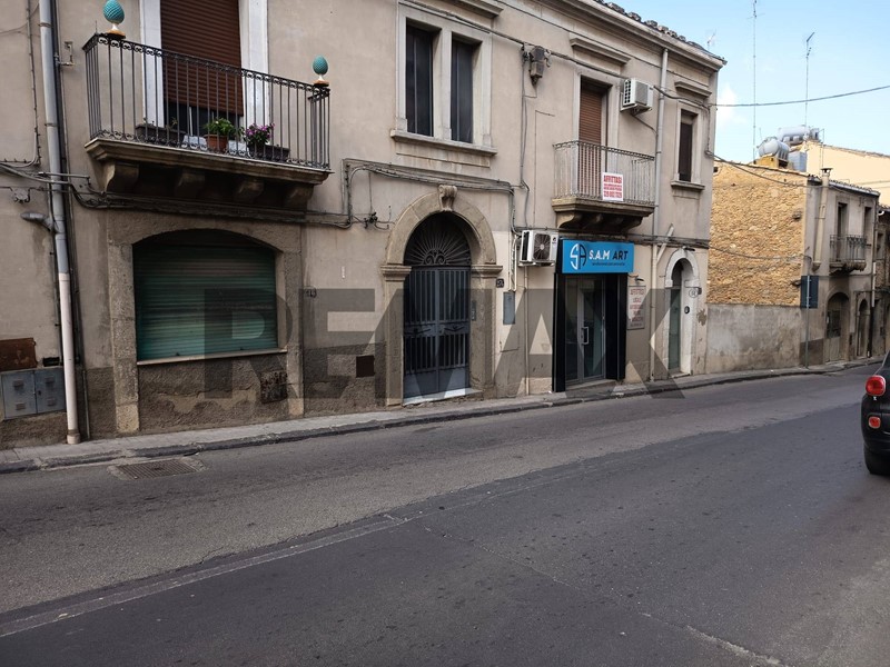 Bilocale in Vendita a Caltagirone, 30'000&euro;, 100 m²