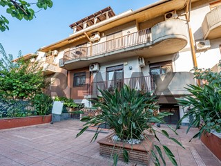 Appartamento in Vendita a Catania, 349'000&euro;, 193 m²