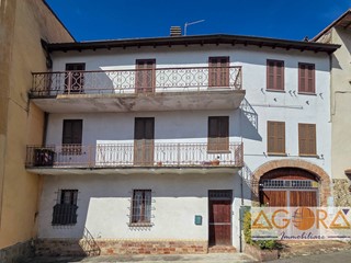 Appartamento in Vendita a Spineto Scrivia, 65'000&euro;, 266 m²