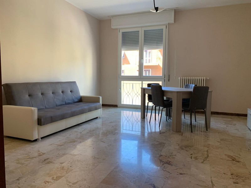 Trilocale in Affitto a Piacenza, 700&euro;, 106 m²