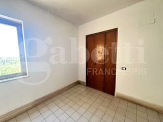 Appartamento in Vendita a Pignataro Maggiore, 116'000&euro;, 100 m², con Box