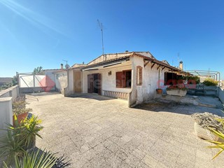 Bilocale in Vendita a Roma, 159'000&euro;, 66 m²