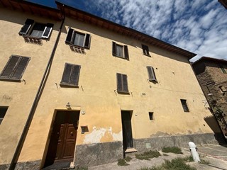 Trilocale in Vendita a Bettona, 77'000&euro;, 90 m²