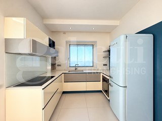 Trilocale in Affitto a Monte di Procida, 1'100&euro;, 80 m², arredato
