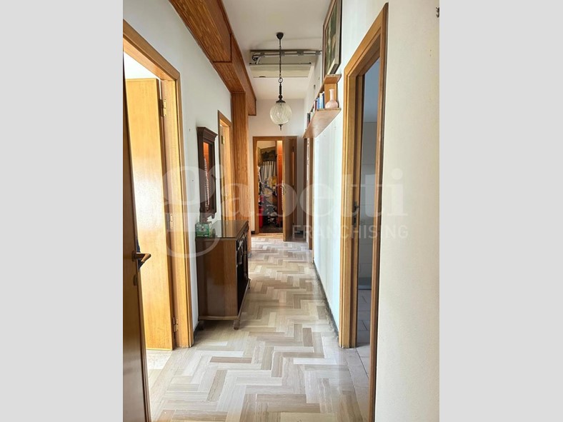 Appartamento in Vendita a Oristano, 149'000&euro;, 143 m², con Box