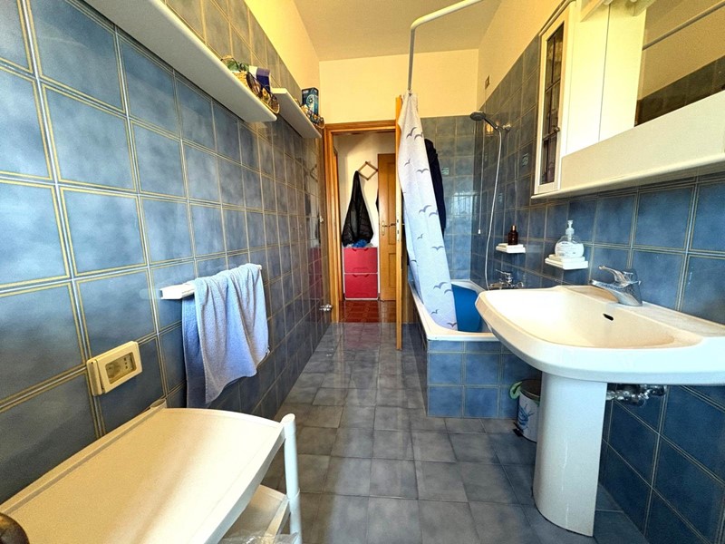 Bilocale in Vendita a L'Aquila, 98'000&euro;, 70 m², con Box