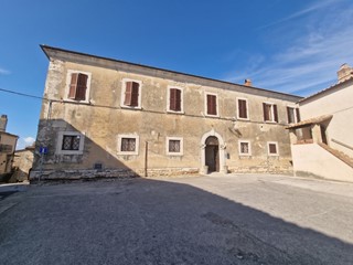 Trilocale in Vendita a Amelia, 125'000&euro;, 130 m²