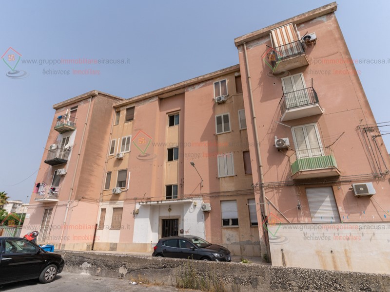 Trilocale in Vendita a Siracusa, zona Tisia Tica Zecchino, 59'000&euro;, 102 m²