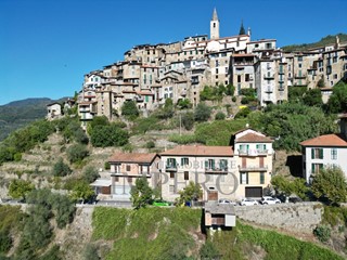 Trilocale in Vendita a Apricale, 125'000&euro;, 77 m²