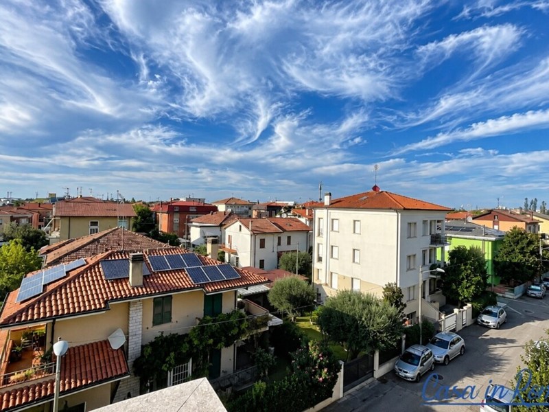 Bilocale in Vendita a Rimini, zona Padulli, 215'000&euro;, 72 m², arredato, con Box