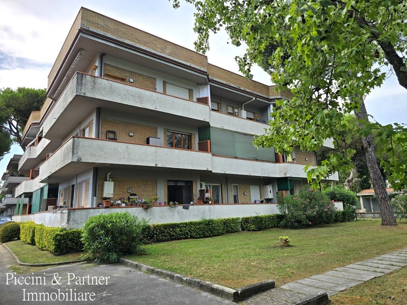Quadrilocale in Vendita a Massa, zona Marina Di Massa, 215'000&euro;, 57 m²