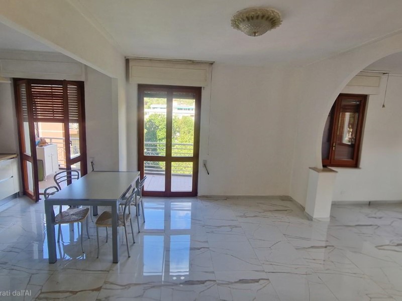 Attico in Vendita a Carrara, 280'000&euro;, 160 m², arredato
