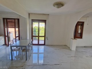 Attico in Vendita a Carrara, 280'000&euro;, 160 m², arredato