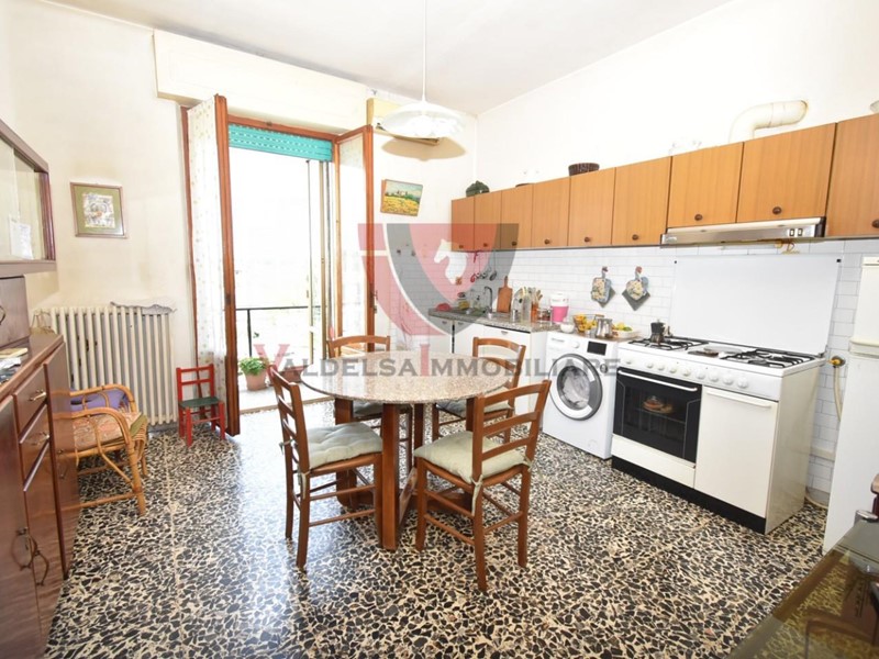 Quadrilocale in Vendita a Colle di Val D'Elsa, zona Gracciano Dell'elsa, 120'000&euro;, 118 m², arredato, con Box