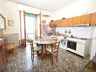 Quadrilocale in Vendita a Colle di Val D'Elsa, zona Gracciano Dell'elsa, 120'000&euro;, 118 m², arredato, con Box
