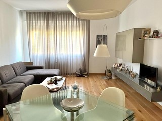 Appartamento in Vendita a Pisa, 375'000&euro;, 110 m², con Box