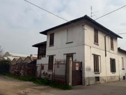Quadrilocale in Vendita a Abbiategrasso, 60'000&euro;, 97 m², arredato, con Box