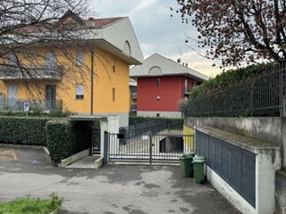 Trilocale in Vendita a Ponte San Pietro, 64'500&euro;, 52 m², con Box
