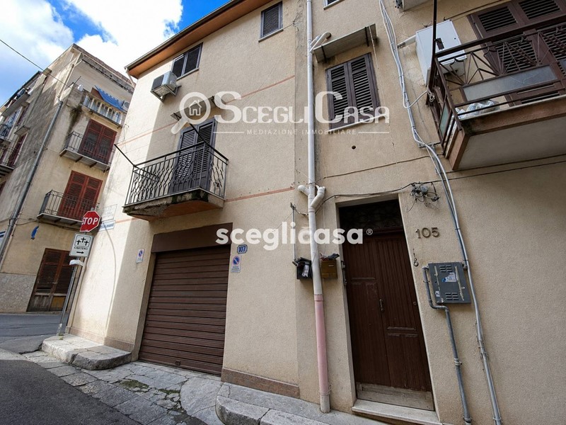Trilocale in Vendita a Carini, 39'000&euro;, 79 m²
