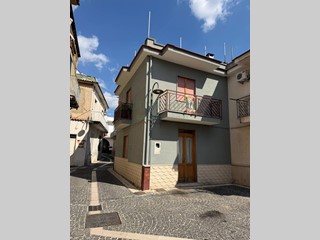 Trilocale in Vendita a Sperone, 55'000&euro;, 86 m²