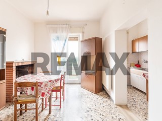 Appartamento in Vendita a Cupramontana, 58'000&euro;, 126 m²
