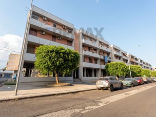 Appartamento in Vendita a Catania, 70'000&euro;, 103 m²