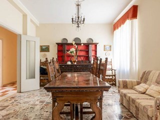 Quadrilocale in Vendita a Mantova, 126'000&euro;, 140 m²