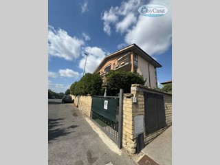 Trilocale in Vendita a Roma, 275'000&euro;, 88 m²