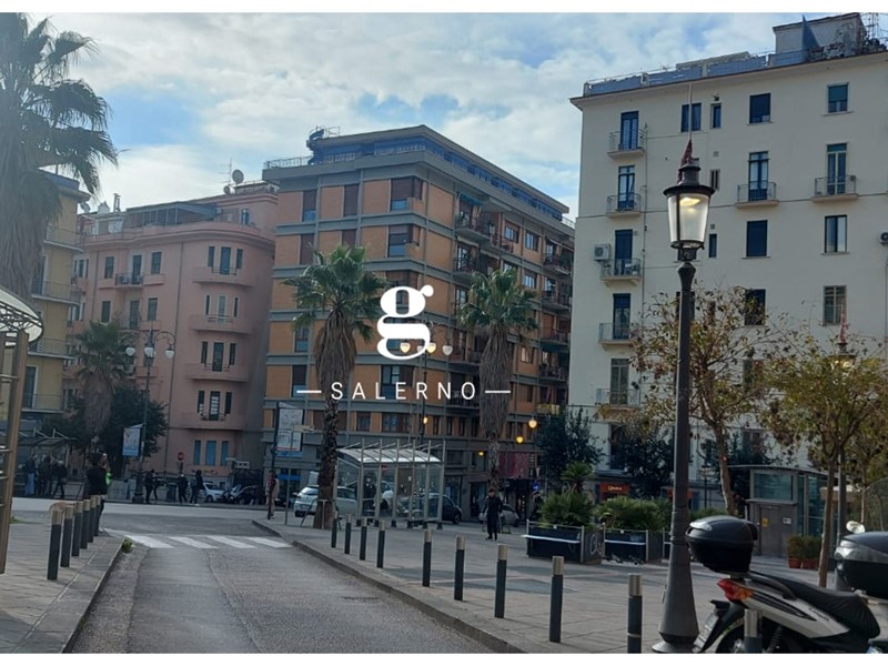 Trilocale in Affitto a Salerno, 1'000&euro;, 100 m², arredato