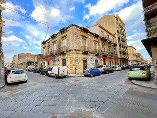 Appartamento in Vendita a Catania, 150'000&euro;, 180 m²