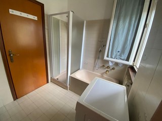Trilocale in Vendita a Tavazzano con Villavesco, 106'000&euro;, 79 m², arredato, con Box