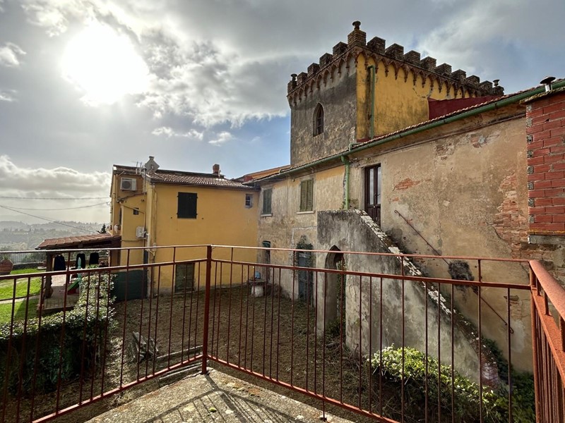 Appartamento in Vendita a Peccioli, 380'000&euro;, 756 m², arredato, con Box