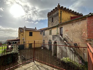 Appartamento in Vendita a Peccioli, 380'000&euro;, 756 m², arredato, con Box