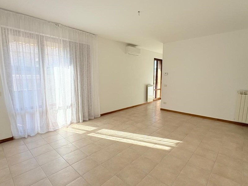 Quadrilocale in Vendita a Lucca, zona Sant'Anna, 275'000&euro;, 80 m², arredato